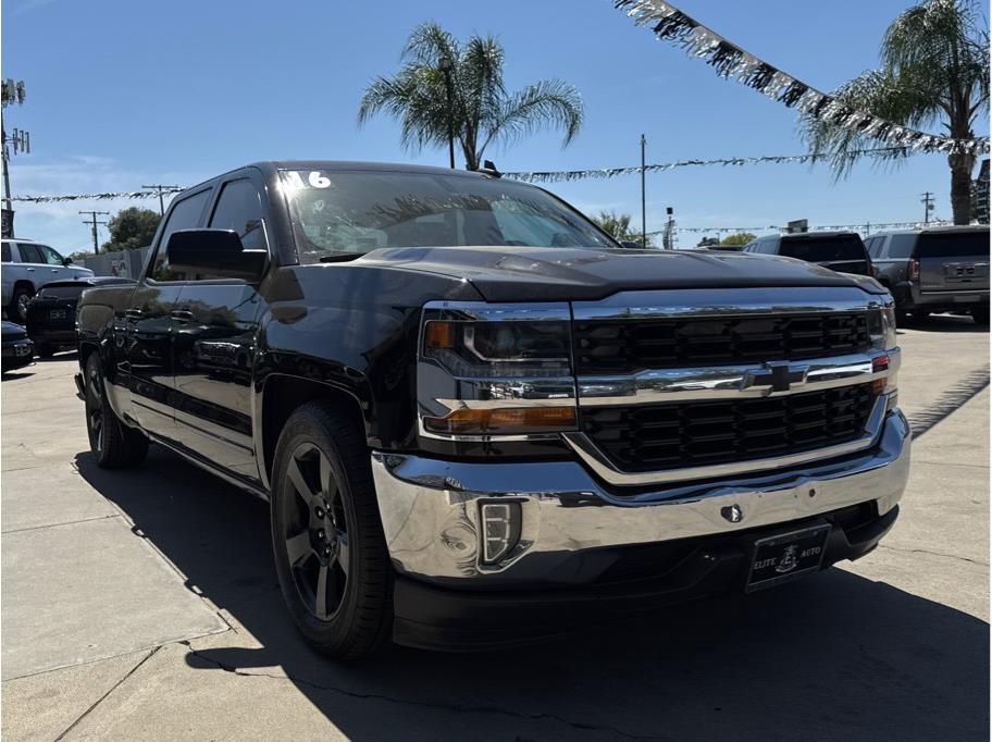 View vehicle photo 4