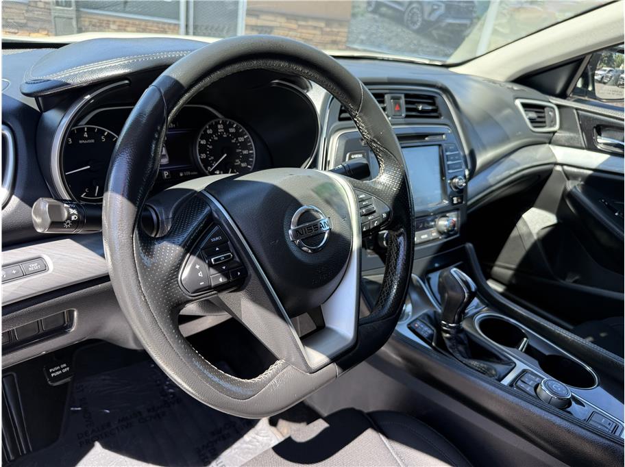 View vehicle photo 7