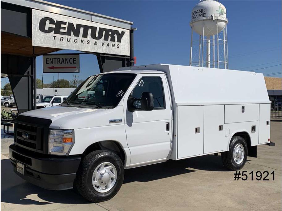 2022 Ford E-Series Cutaway - Image 1