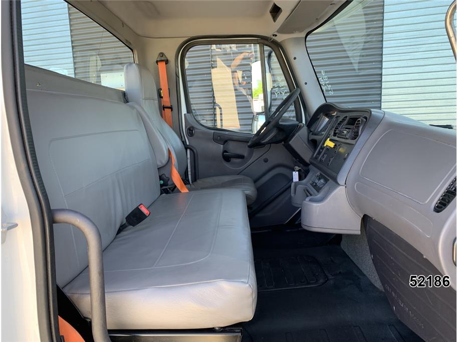 2015 Freightliner M2 106