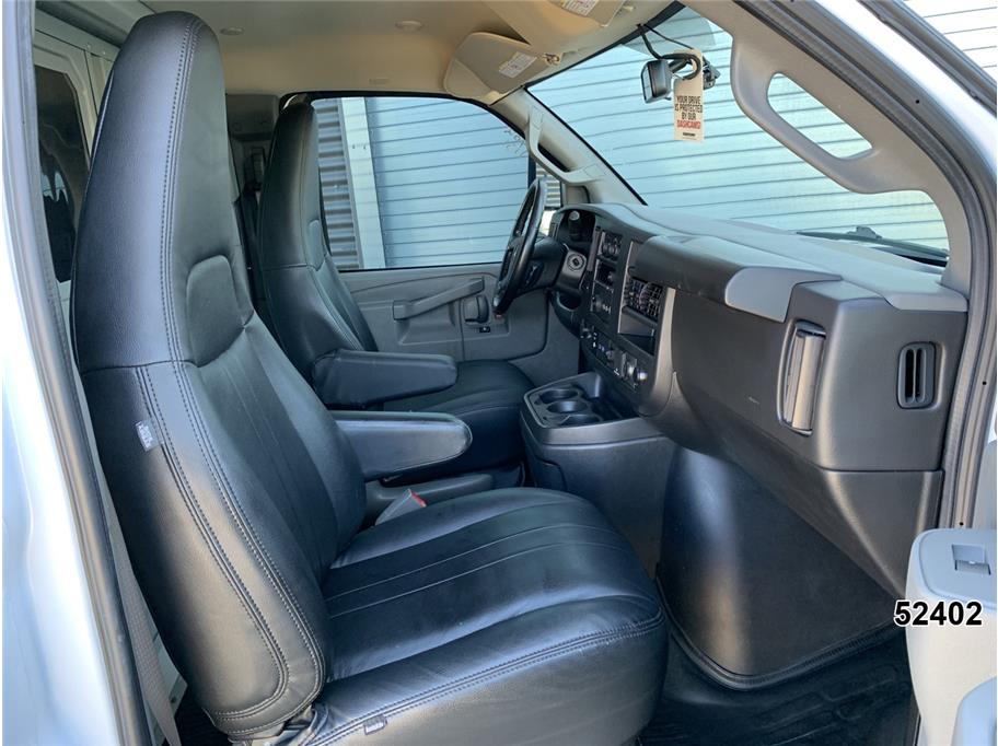 2023 GMC 3500 Savana