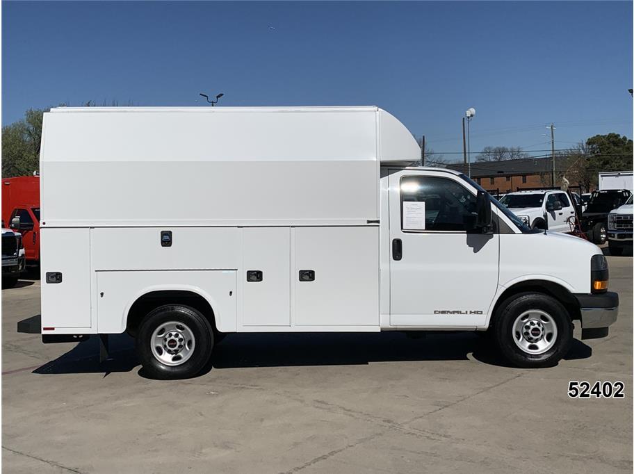 2023 GMC 3500 Savana