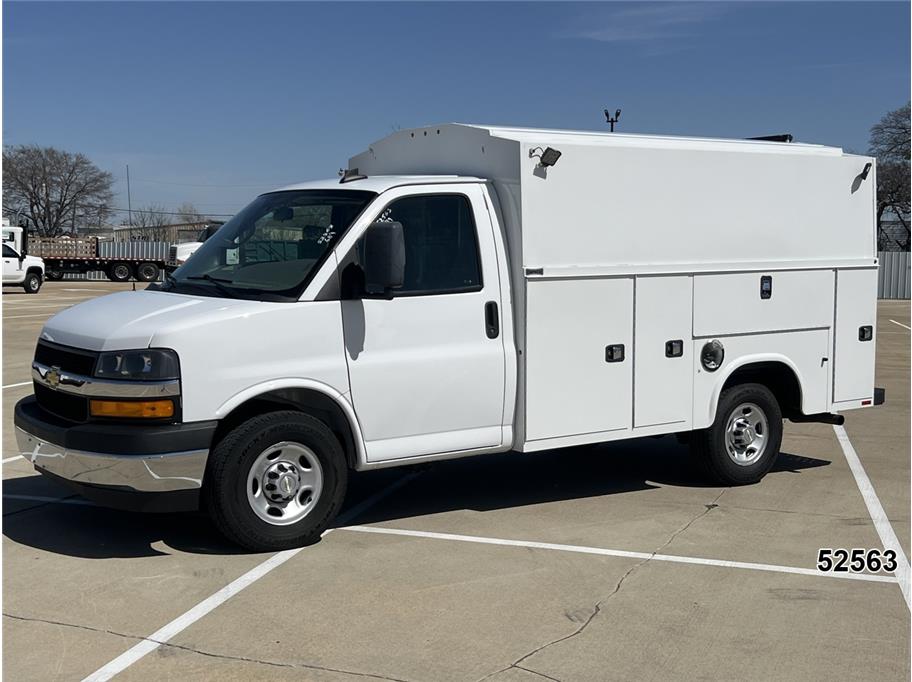 2021 Chevrolet Express Cutaway - Image 1