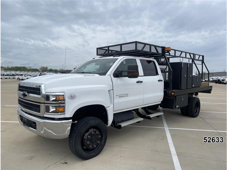 2022 Chevrolet Silverado 4500 Medium Duty Chassis Cab - Image 1