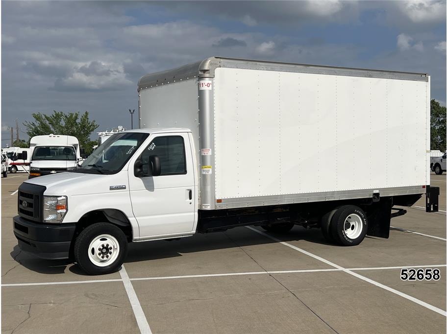 2021 Ford E-Series Cutaway - Image 1