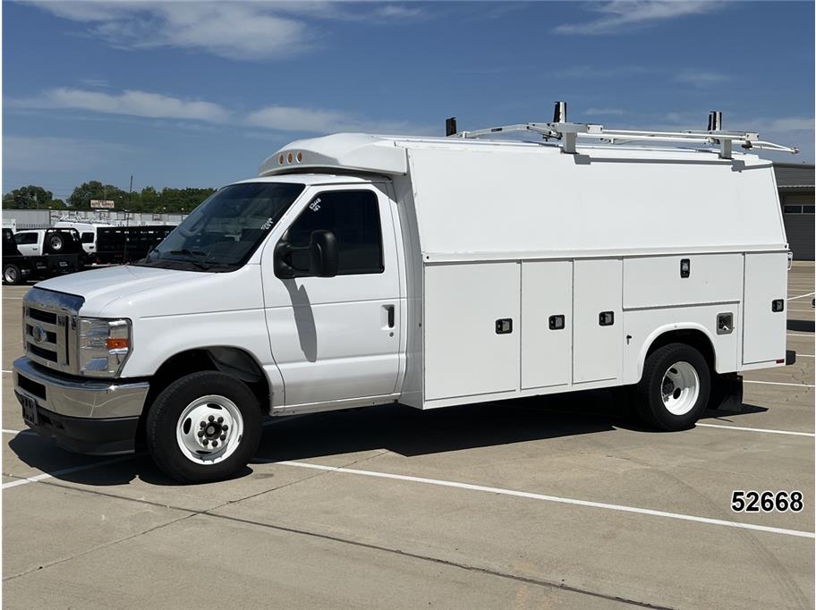 2023 Ford E-Series DRW E-450 Super Duty 158 in WB's photo