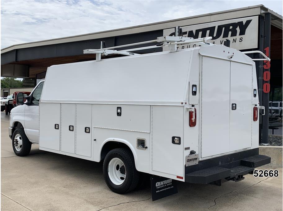 2023 Ford E450