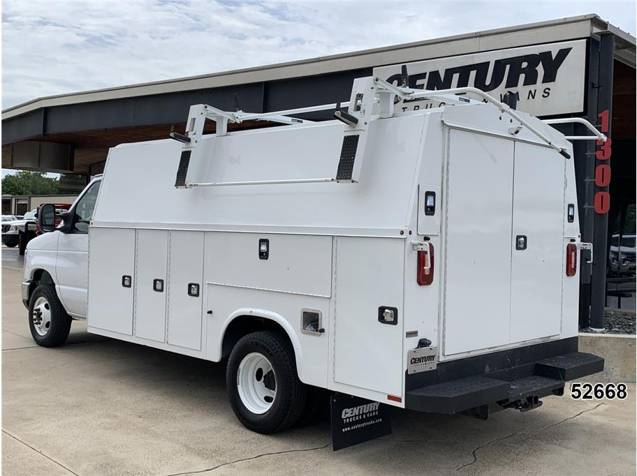 2023 Ford E450