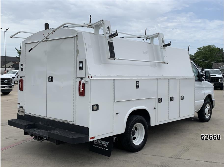 2023 Ford E450