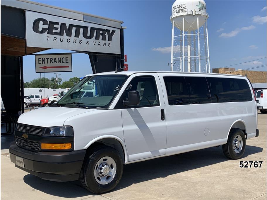 2025 Chevrolet Express 3500 LS Extended's photo