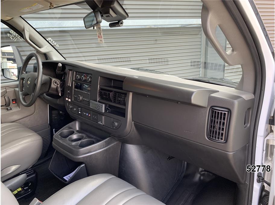 2024 Chevrolet 3500 Express DRW