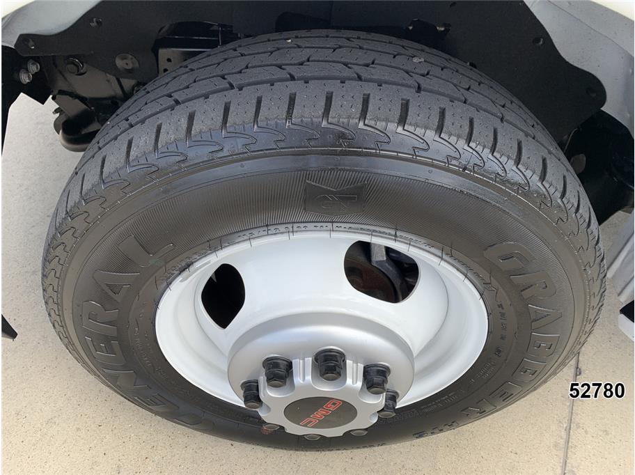 2024 GMC 3500 Savana DRW