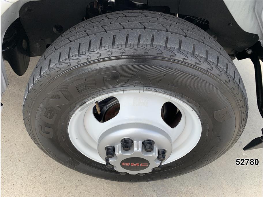 2024 GMC 3500 Savana DRW
