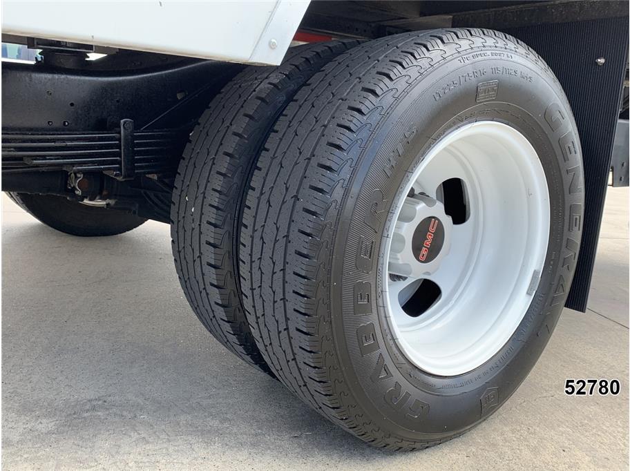 2024 GMC 3500 Savana DRW