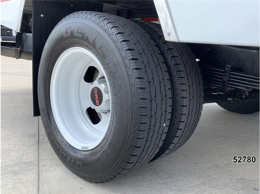 2024 GMC 3500 Savana DRW