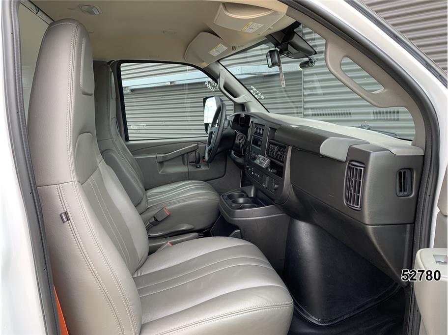 2024 GMC 3500 Savana DRW