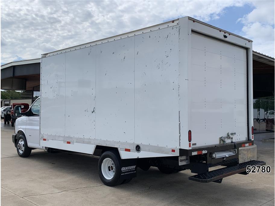 2024 GMC 3500 Savana DRW