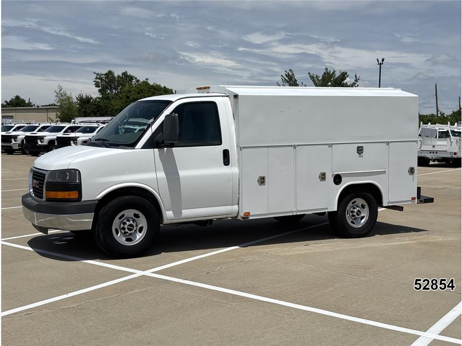2015 GMC Savana Savana 3500 139" WB Cutaway's photo