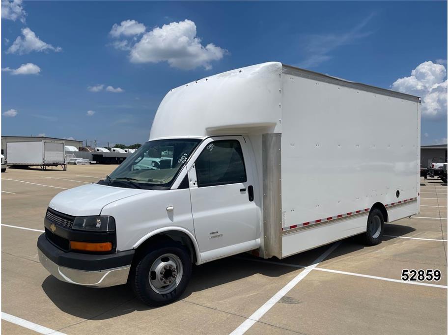 2023 Chevrolet Express's photo