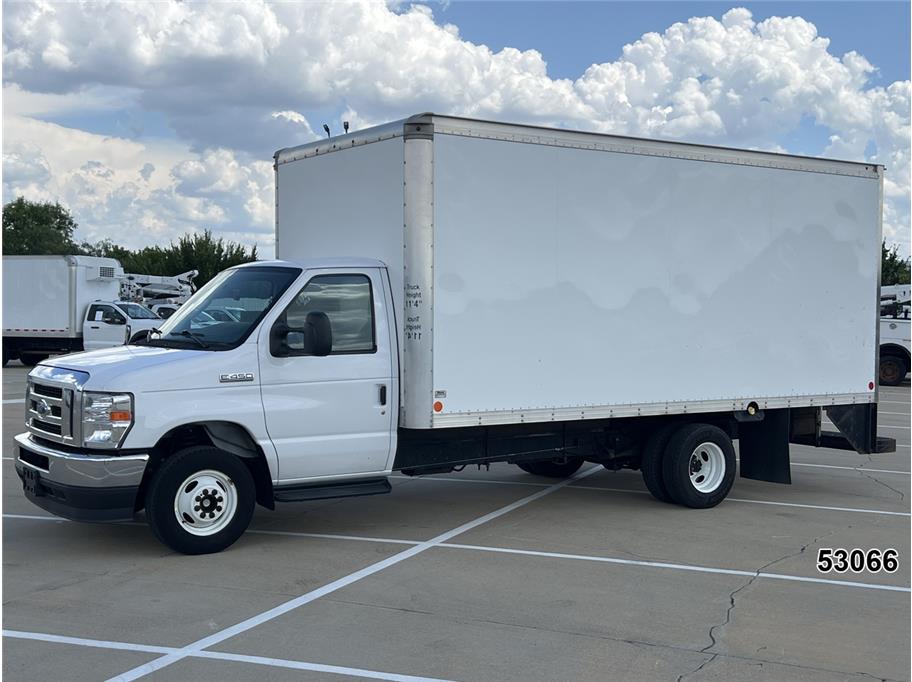 2022 Ford E450