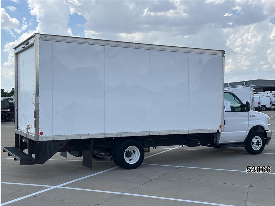 2022 Ford E450