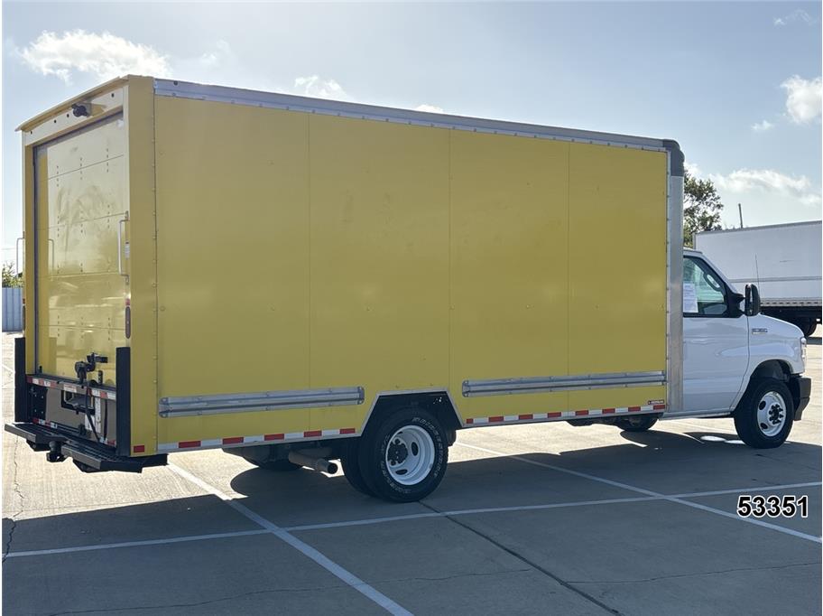 2022 Ford E350 DRW