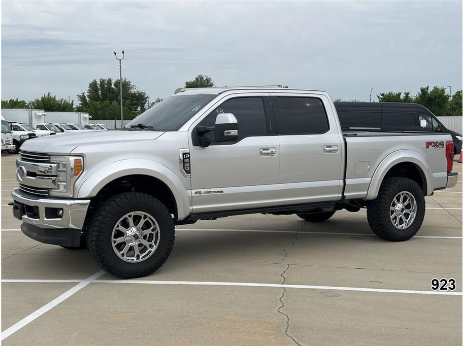 2017 Ford F-250 Lariat 4x4 Crew Cab 8' Box's photo