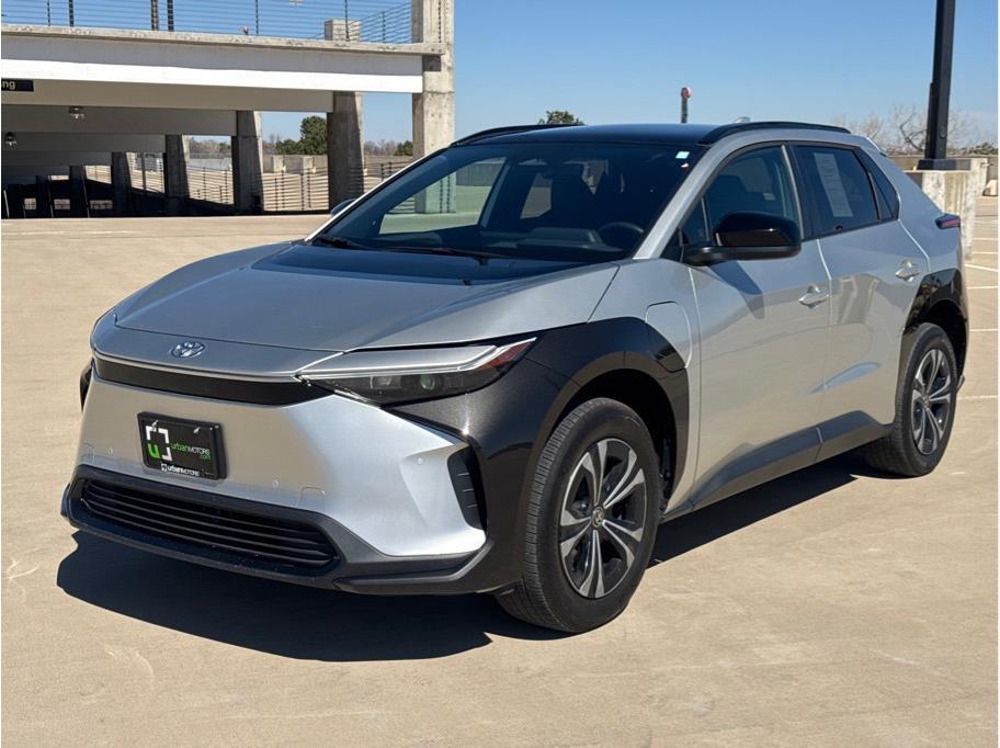 View vehicle photo 3