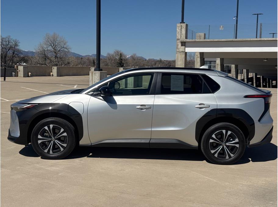 View vehicle photo 4