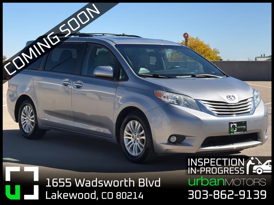 Silver 2017 Toyota Sienna Minivan Front-Wheel Drive 8-Speed Dual Clutch