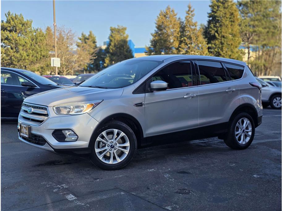 Silver 2017 Ford Escape SE FWD SUV / Crossover Front-Wheel Drive 6-Speed Automatic