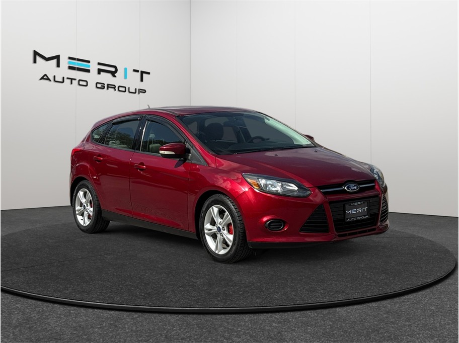 Red 2014 Ford Focus SE Hatchback Hatchback Front-Wheel Drive 6-Speed Automatic