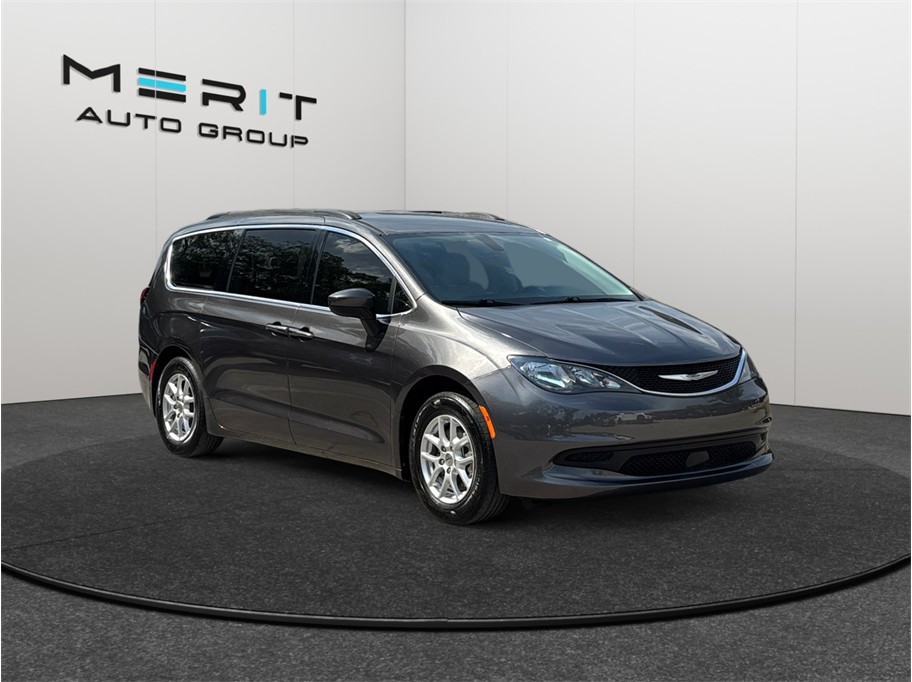 Gray 2021 Chrysler Voyager LXi FWD Minivan Front-Wheel Drive 9-Speed Automatic