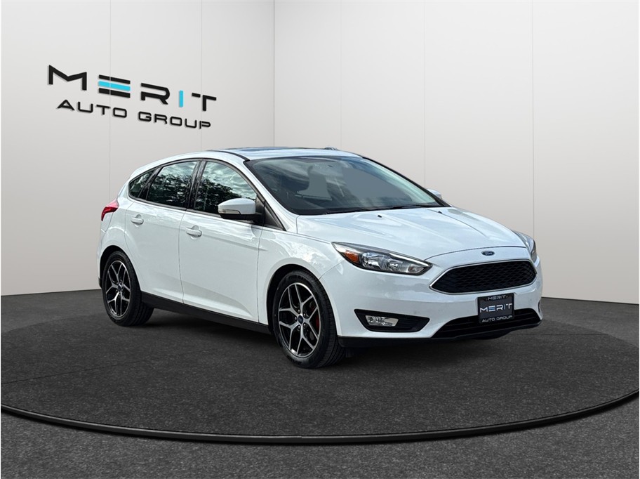 White 2017 Ford Focus SEL Hatchback Hatchback Front-Wheel Drive 6-Speed Automatic