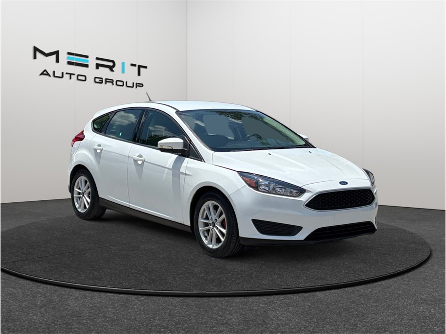 White 2017 Ford Focus SE Hatchback Hatchback Front-Wheel Drive 6-Speed Automatic