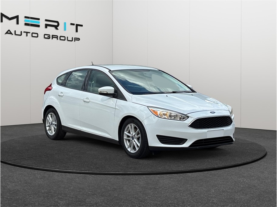 White 2015 Ford Focus Hatchback Front-Wheel Drive 6-Speed Automatic
