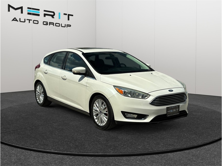 White 2016 Ford Focus Hatchback Front-Wheel Drive 6-Speed Automatic