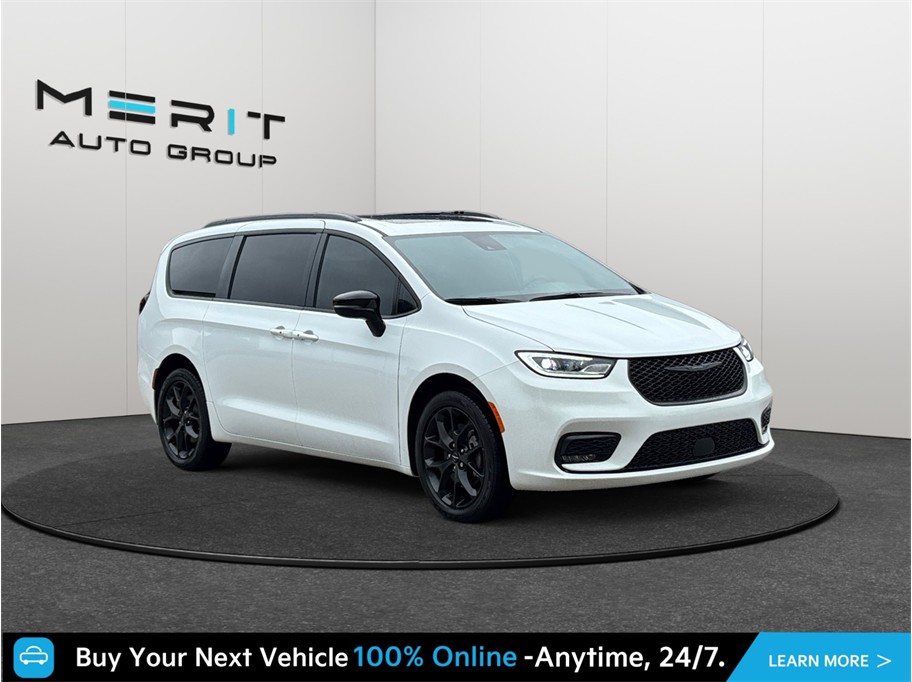 White 2024 Chrysler Pacifica Minivan All-Wheel Drive 9-Speed Automatic