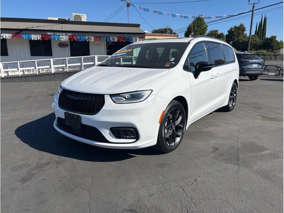 2025 Chrysler Pacifica Limited FWD