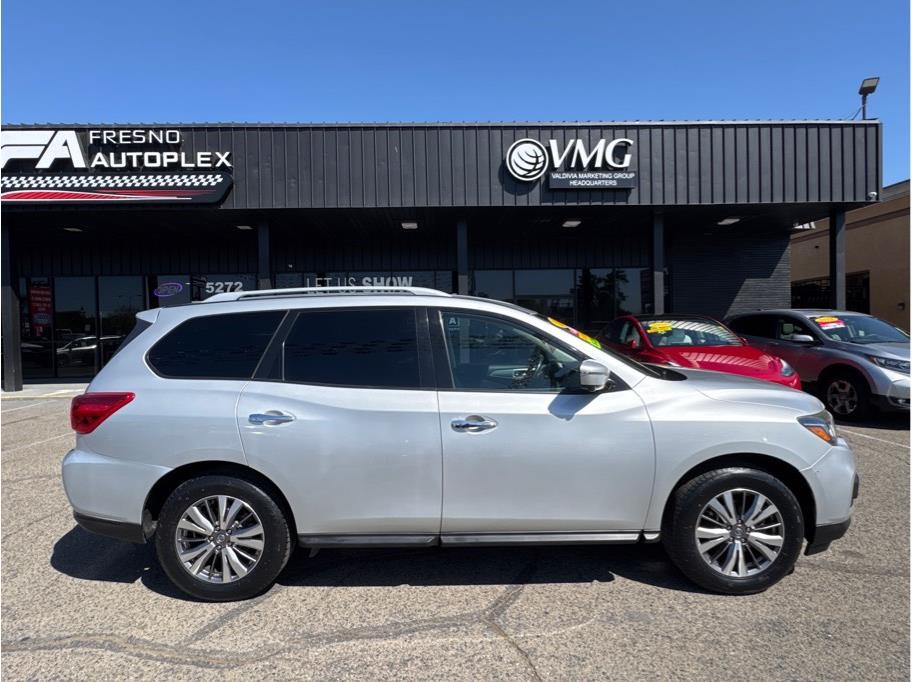 View vehicle photo 3