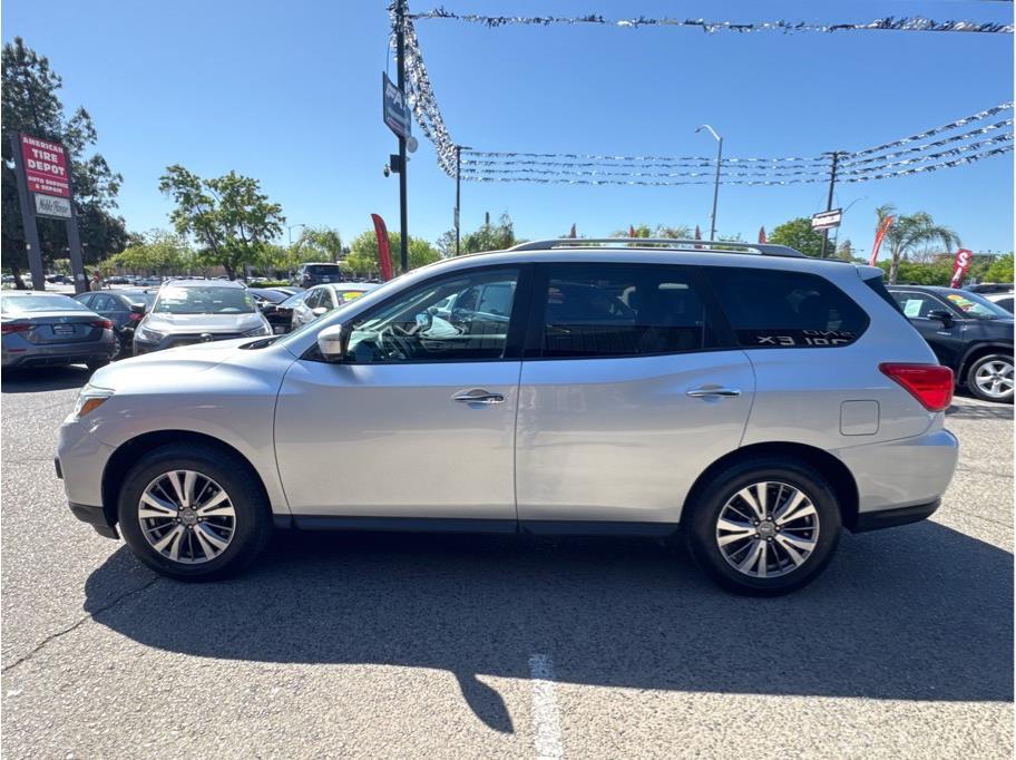 View vehicle photo 7