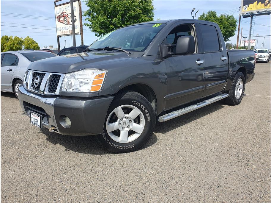 2006 Nissan Titan Crew Cab SE Pickup 4D 5 1/2 ft