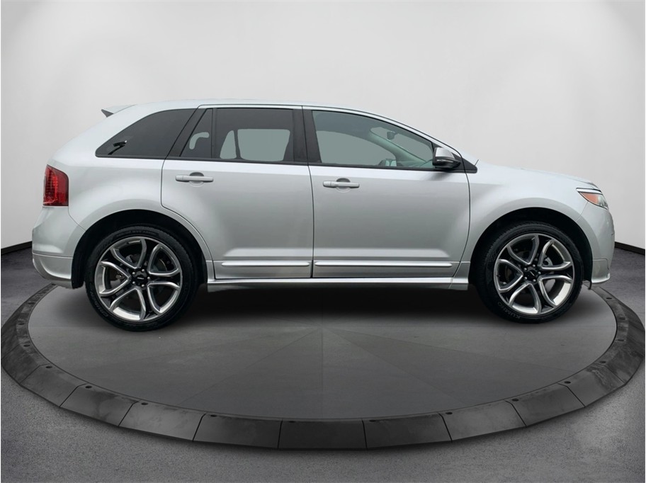 View vehicle photo 4