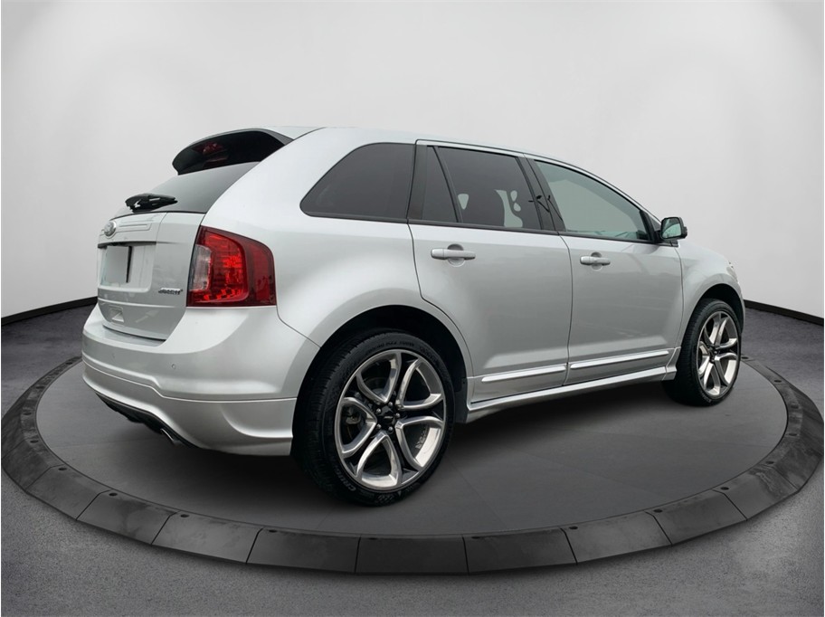 View vehicle photo 5