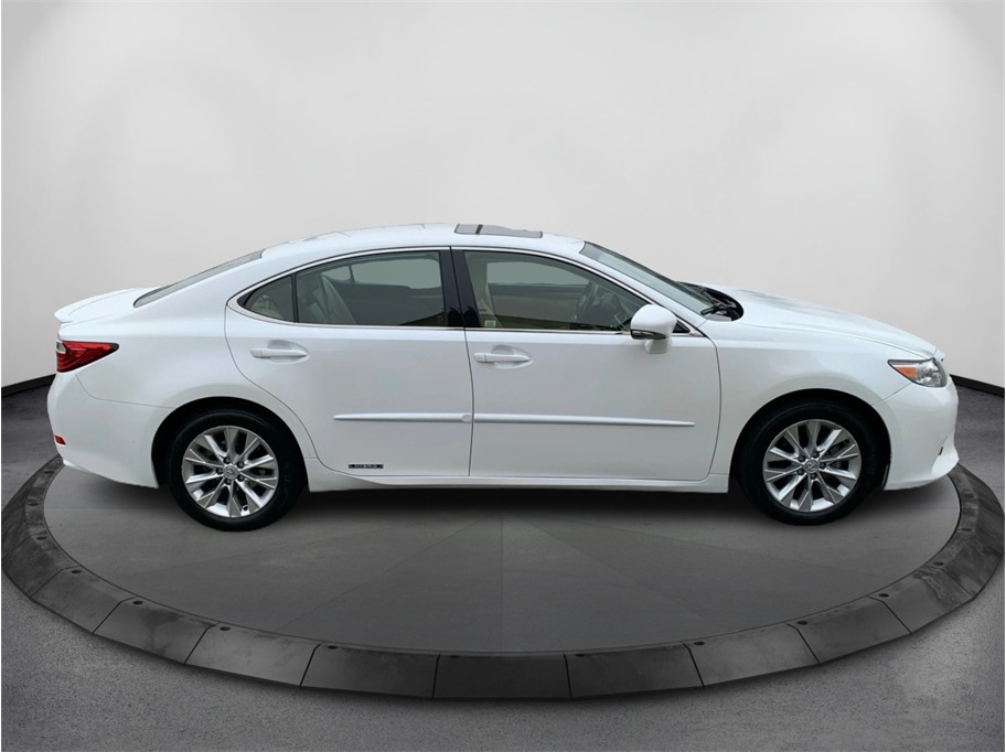 View vehicle photo 4