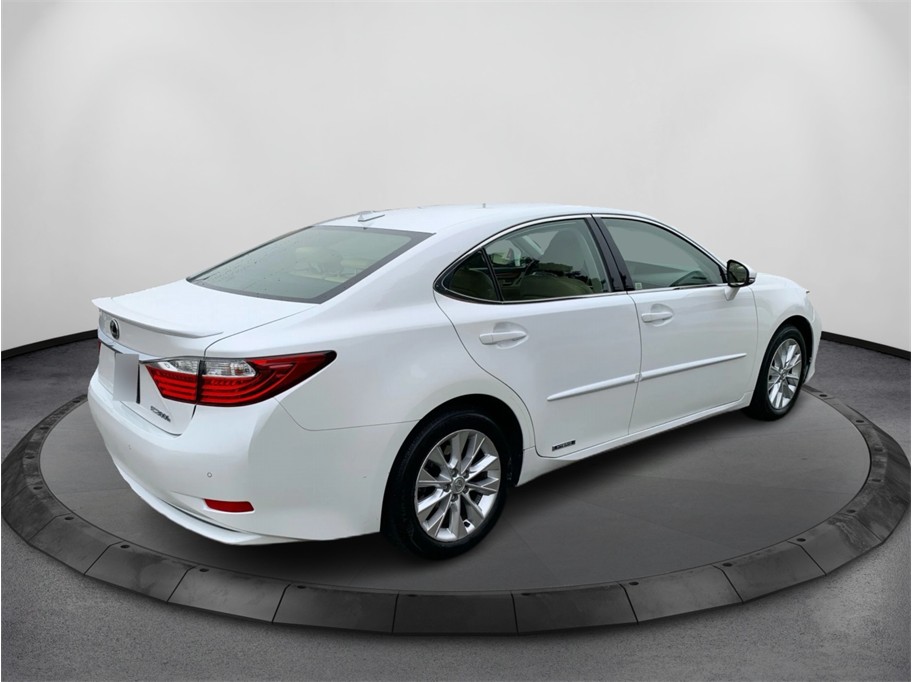 View vehicle photo 5