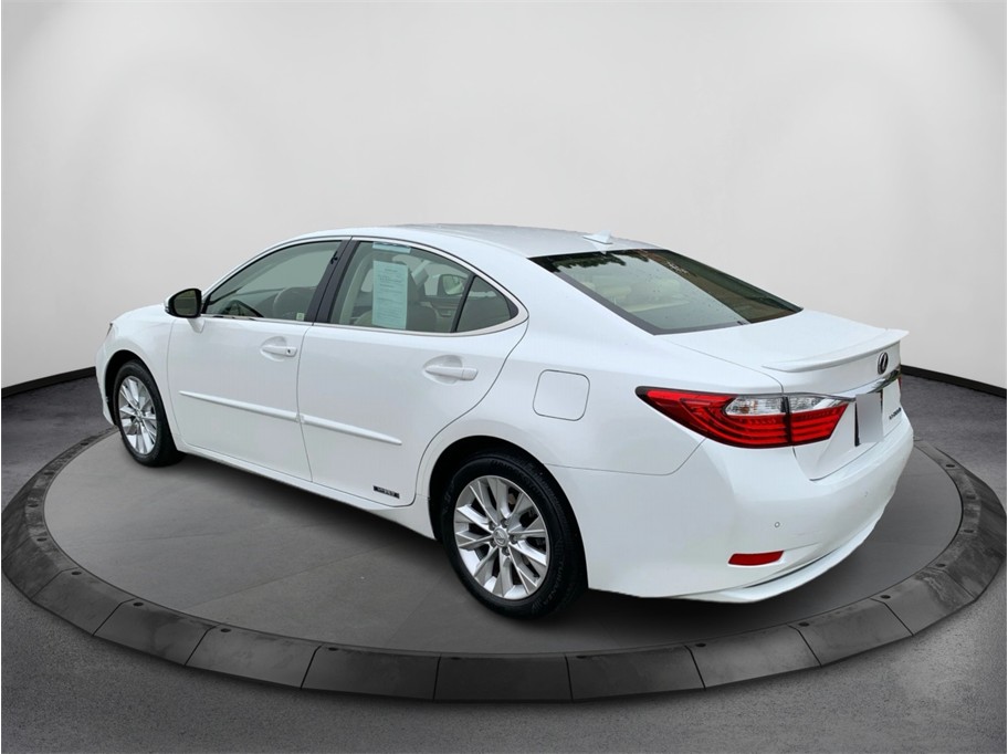 View vehicle photo 7