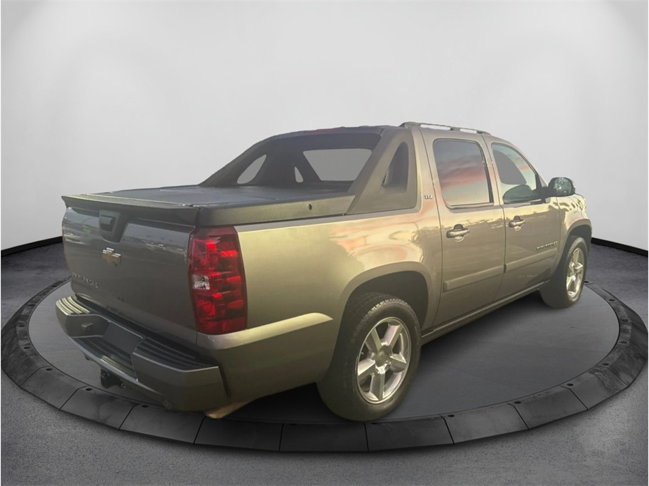 View vehicle photo 5