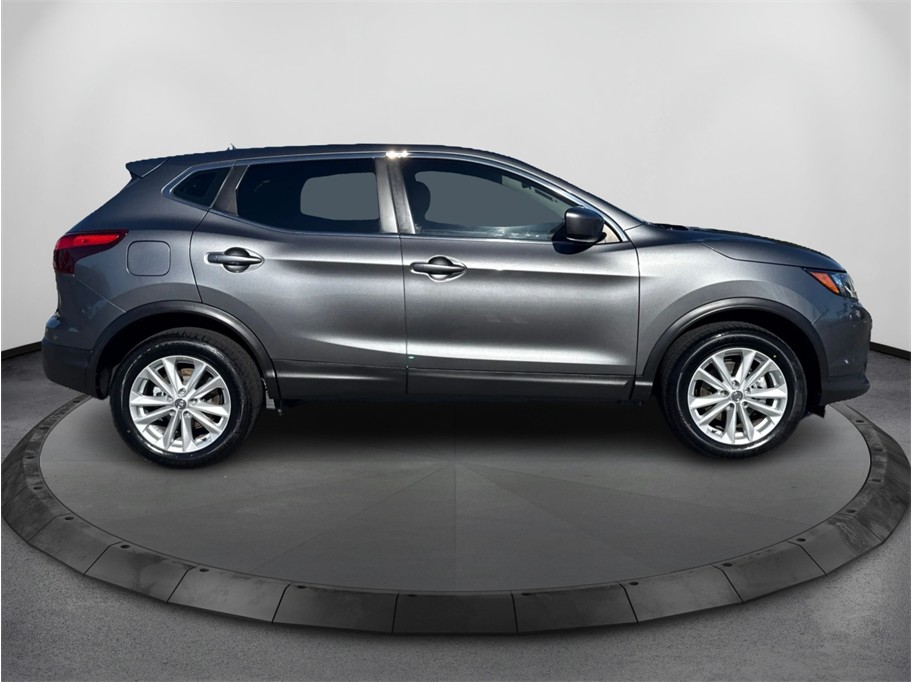 View vehicle photo 4