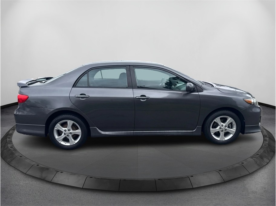 View vehicle photo 4